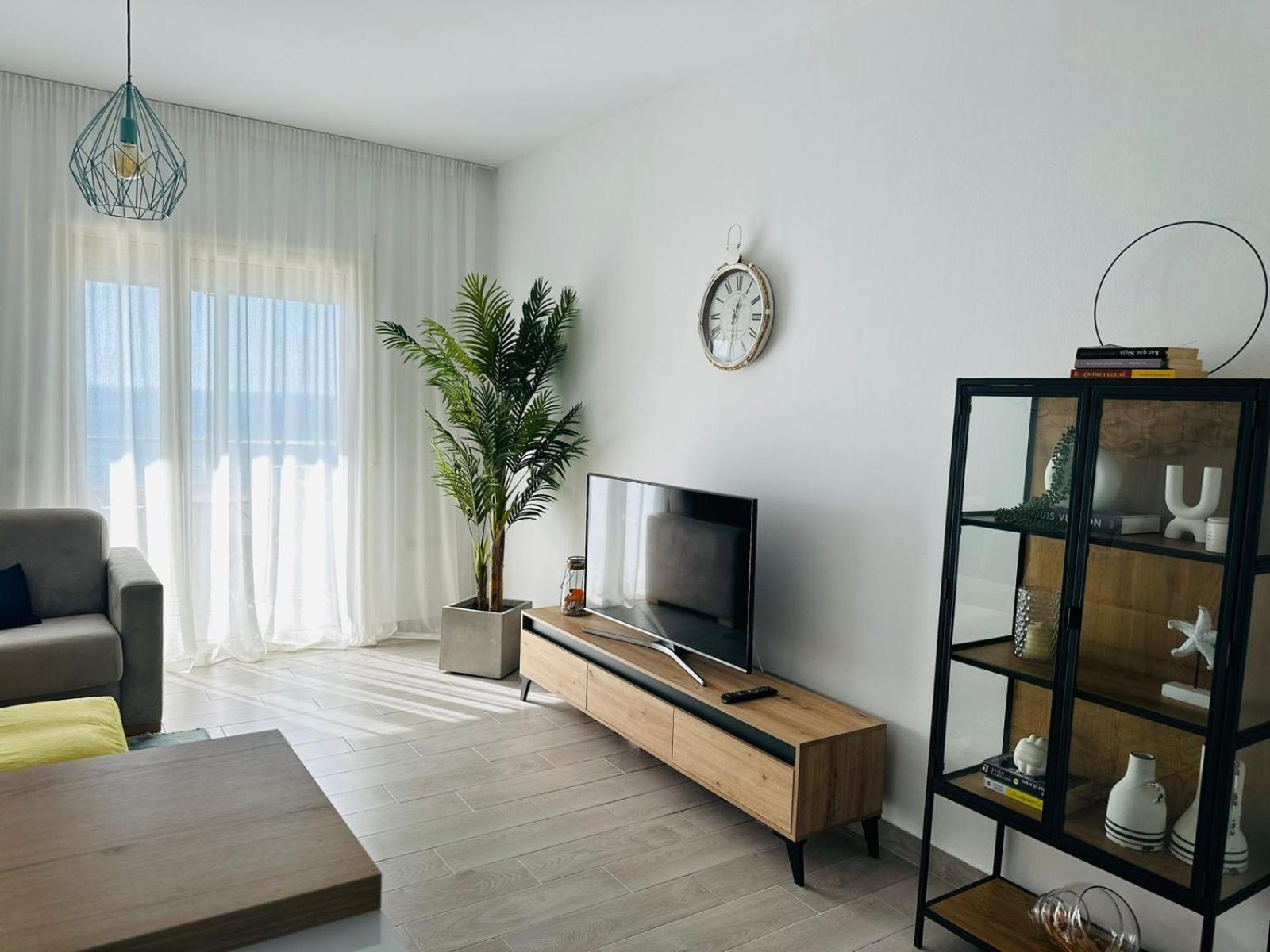 Sunny Hill Apartment *